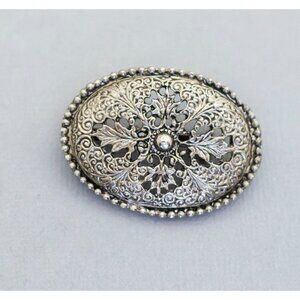 Intricate art nouveau vintage brooch (C7)